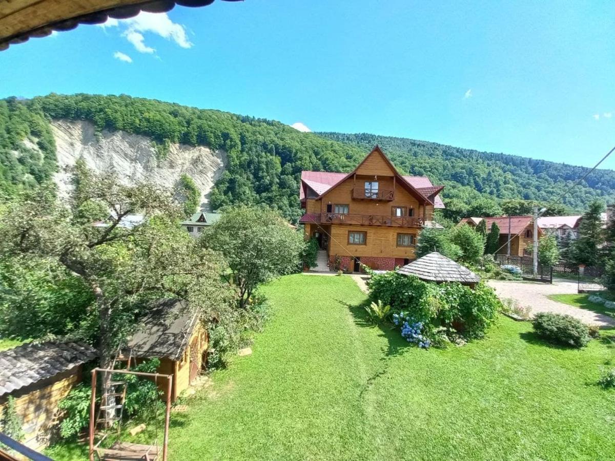 у тараса і лесі Яремча